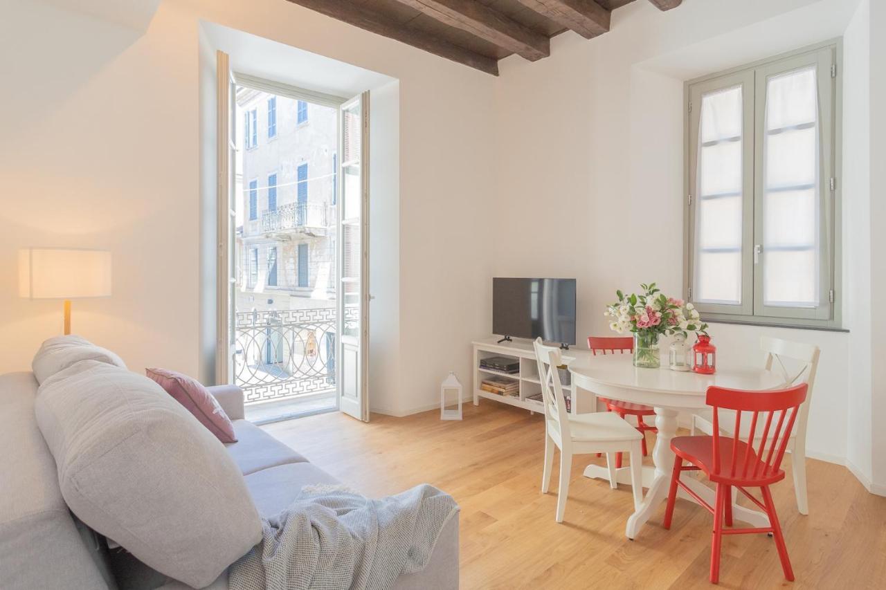 Independence Apartment With Balcony By Rent All Como Exterior foto
