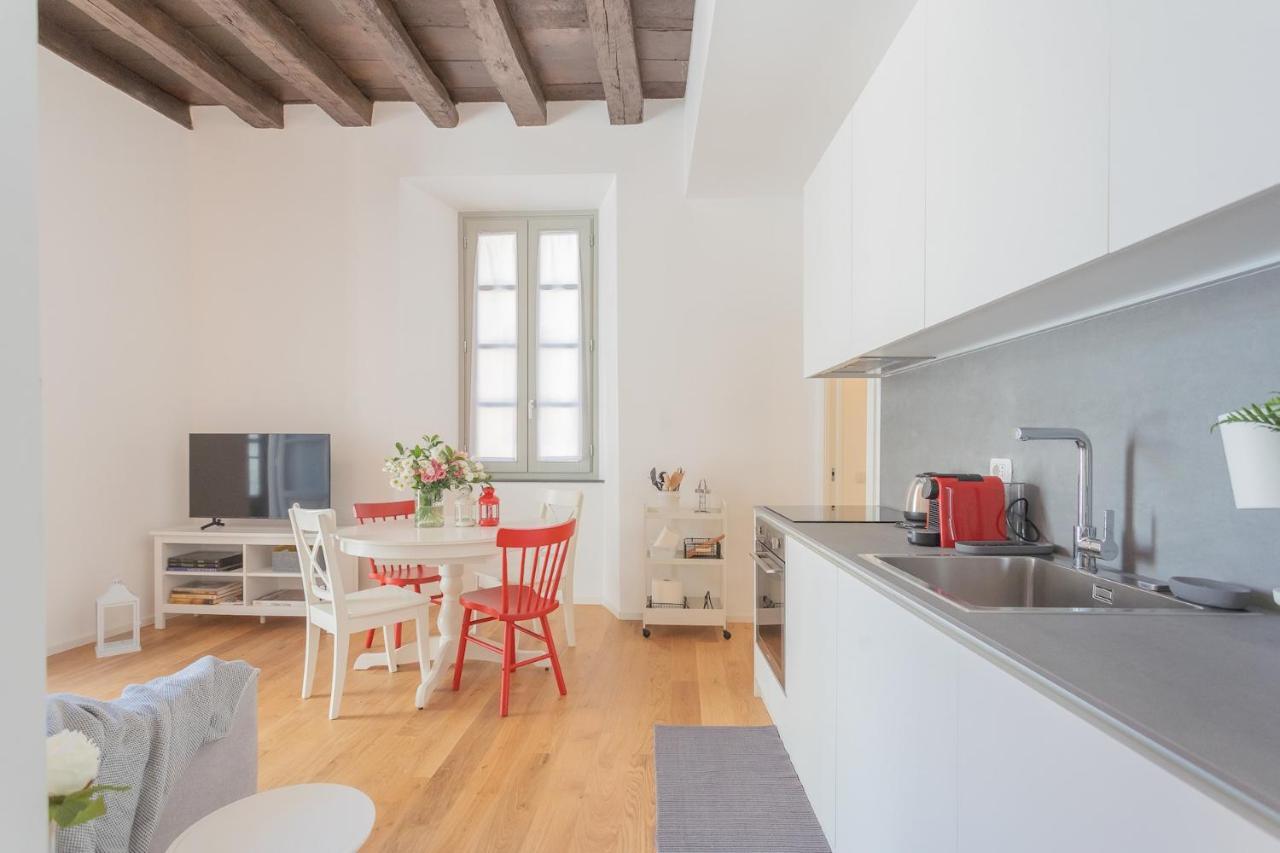 Independence Apartment With Balcony By Rent All Como Exterior foto